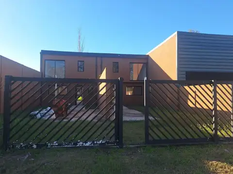 Casa en venta 3 dormitorios con pileta