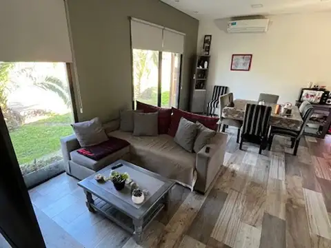 VENTA CASA 4 AMB QUINCHO JARDIN  PILETA EN LIMA