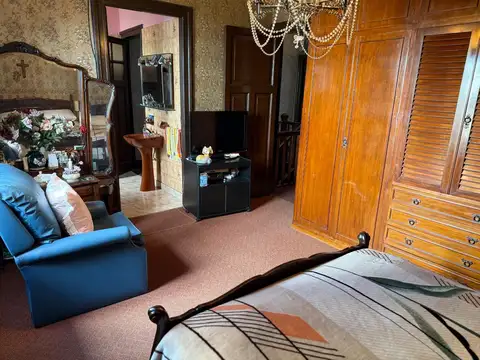 5 amb. patio parr. 2 plantas muy buen estado gral.