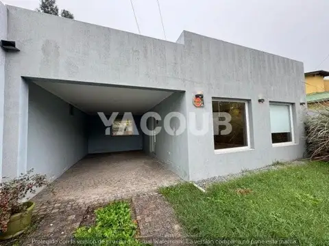 Casa nueva en venta - 3 dormitorios, 2 cocheras - jardín - 330mts2 - Barrio UNCAS, Tandil