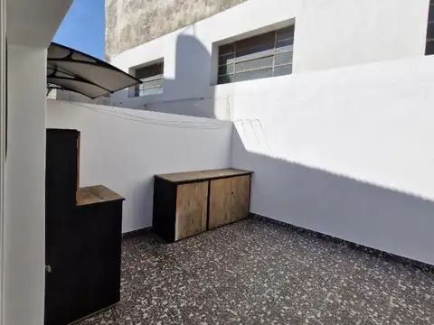 PH Fondo tipo LOFT 2 ambientes con patio