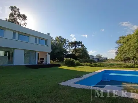 Casa en venta sobre lote interno en Área 2 San Matías Escobar