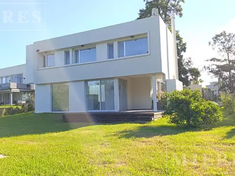 Casa en venta sobre lote interno en Área 2 San Matías Escobar