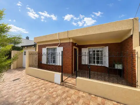 Casa en Monseñor Serafini 1759