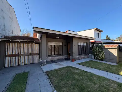 CASA EN EXCELENTE ESTADO ADROGUE