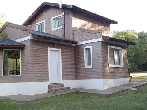 VENTA 2  CASAS EN VILLA VENTANA SOBRE AMPLIO LOTE