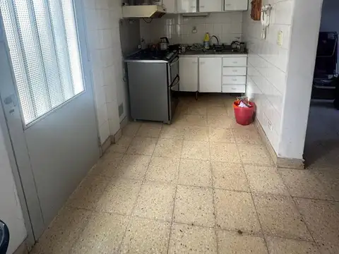 VENTA CASA DE PASILLO UNICO,4 DORMITORIOS, NO PH EN PJE. IVANOWSKI 500, BARRIO LAS HERAS