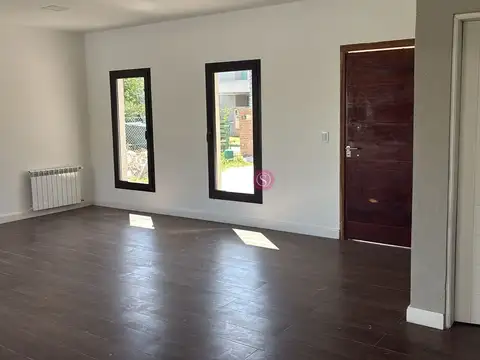 Casa en Alquiler con 1 cochera