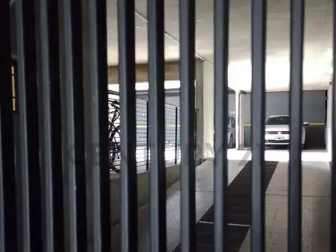 Vendo cochera a estrenar en PB