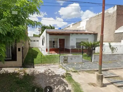 Casa en venta - 2 Dormitorios 1 Baño -  Cochera - 320Mts2 - Carmen de Areco