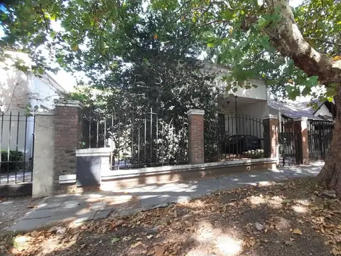 LOTE CON CASA A REFACCIONAR O DEMOLER EN ADROGUE