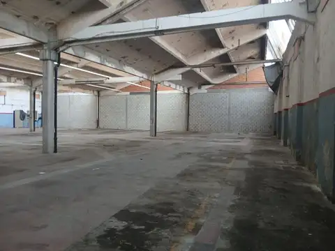 Depósito de 4692  m2 cubiertos en Florida