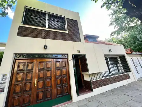Casa 4 ambientes en muy buen estado y ubicación.