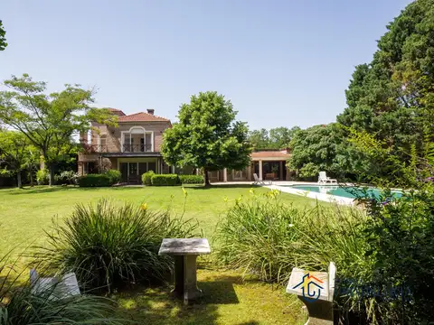 Casa en Venta en Martindale C.C. - muy buena ubicacion y jardin totalmente parquizado