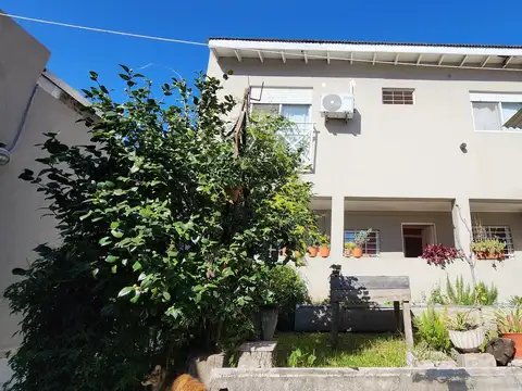 Lote con DOS CASAS en Olivos VENTA Multifamiliar