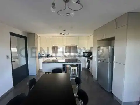 VENTA CASA 3 DORM VILLA DEL LAGO CARLOS PAZ