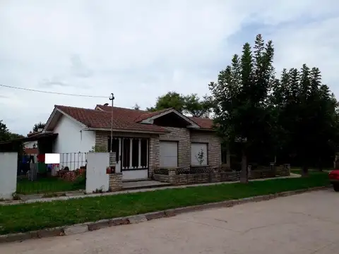 Casa en venta - 3 Dormitorios 2 Baños 4 Cocheras - 600Mts2 - Mechongue