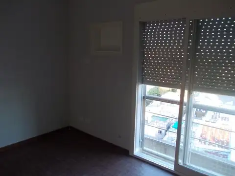 OPORTUNIDAD 2 AMBTES A 200 MTS DE LA PZA. ALSINA CON BAUL.