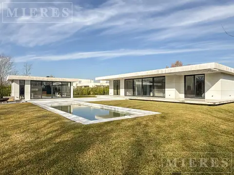 Casa en venta en El Golf, Estancias del Pilar