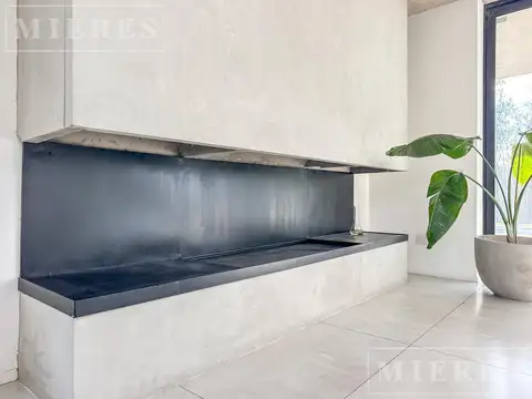 Casa 6 ambientes con 4 baños