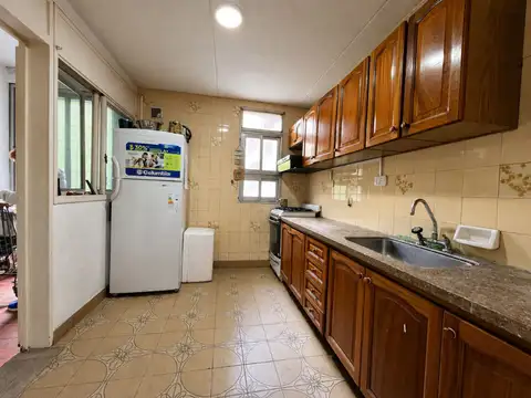 Venta Dpto 4 Ambientes con balcón. Bajas expensas