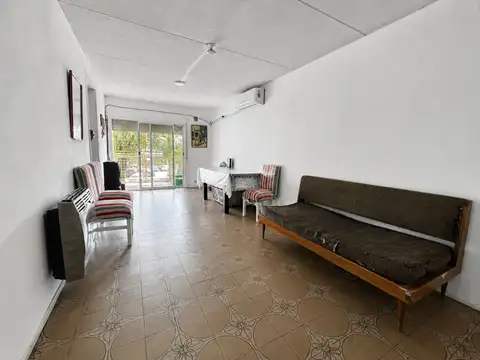 Venta Dpto 4 Ambientes con balcón. Bajas expensas
