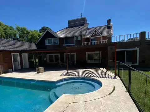 Casa en Venta con 2 cocheras
