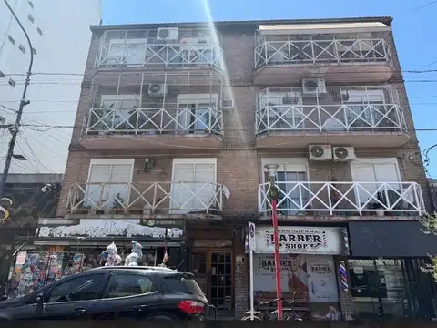 3 de Febrero 2900, Piso 2