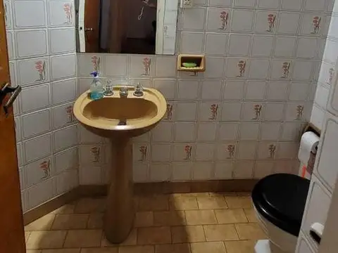 Casa en venta - 4 Dormitorios 3 Baños 1 Cochera - 330Mts2 - Miramar