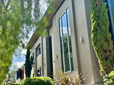 Venta casa B° Dalvian Ciudad Mendoza