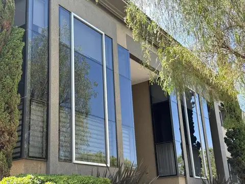 Casa en Venta en Mendoza, USD 1.800.000
