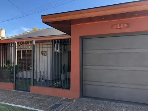 Casa  en Venta ubicado en Quilmes Oeste, Quilmes, G.B.A. Zona Sur - SVN0134_LP583919_1