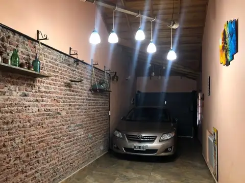 Casa en Venta con 3 cocheras