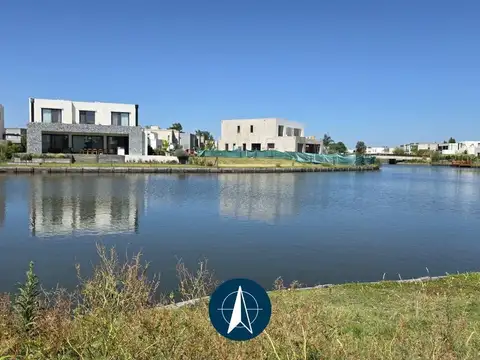 Terreno en venta al lago en barrio Laguna Grande, Villanueva, Tigre