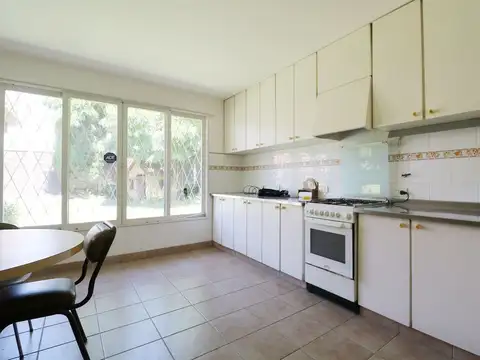 Casa en Venta con 4 cocheras