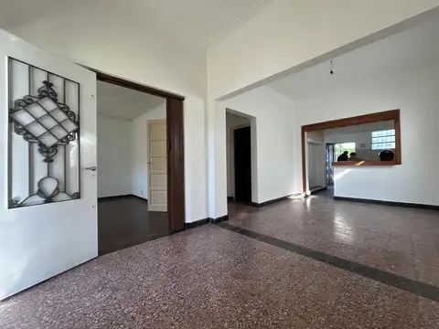 Casa en alquiler de dos dormitorios + patio