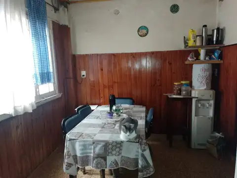 CASA CON GALPON  AL FONDO