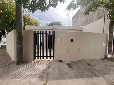 VIVIENDA 2 DORM./B° MOSCONI/ESQUINA/REMODELADA