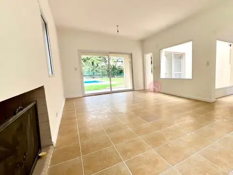 Casa en Venta con 4 cocheras