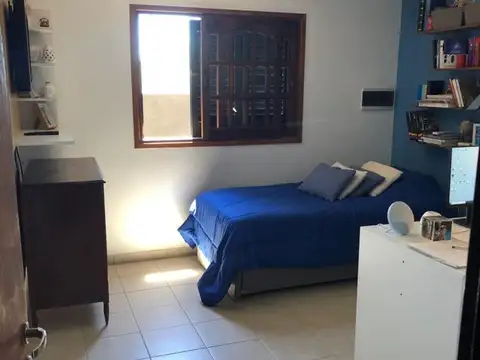 CASA EN VENTA GONNET 3 DORMITORIOS Y PILETA