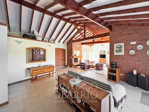 Casa en Venta con 2 cocheras