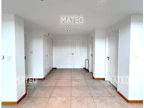 Casa en Alquiler con 2 cocheras