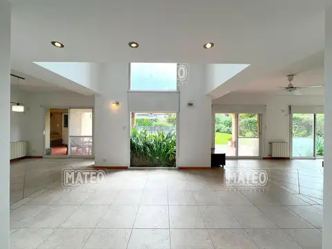 Casa 4 ambientes con 3 baños