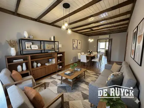 Casa 4 ambientes con 2 baños