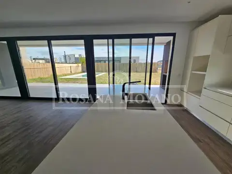 Casa en Venta en Vila Marina II, USD 345.000