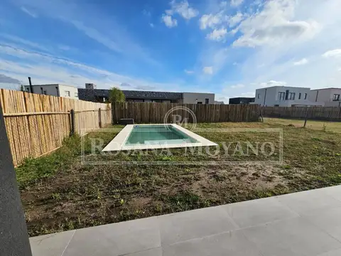 Casa 4 ambientes con 3 baños