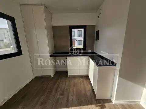 Casa en Venta con 4 cocheras