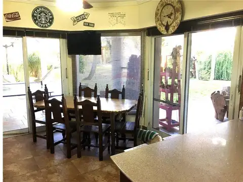 Casa en Venta con 2 cocheras