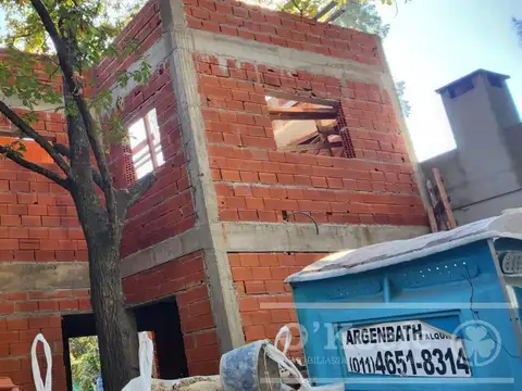 Casa 4 ambientes con 2 baños