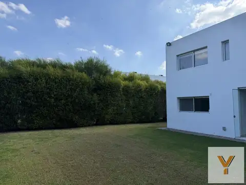Casa en Venta en Fincas de Iraola II, USD 455.000